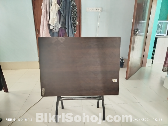 টেবিল